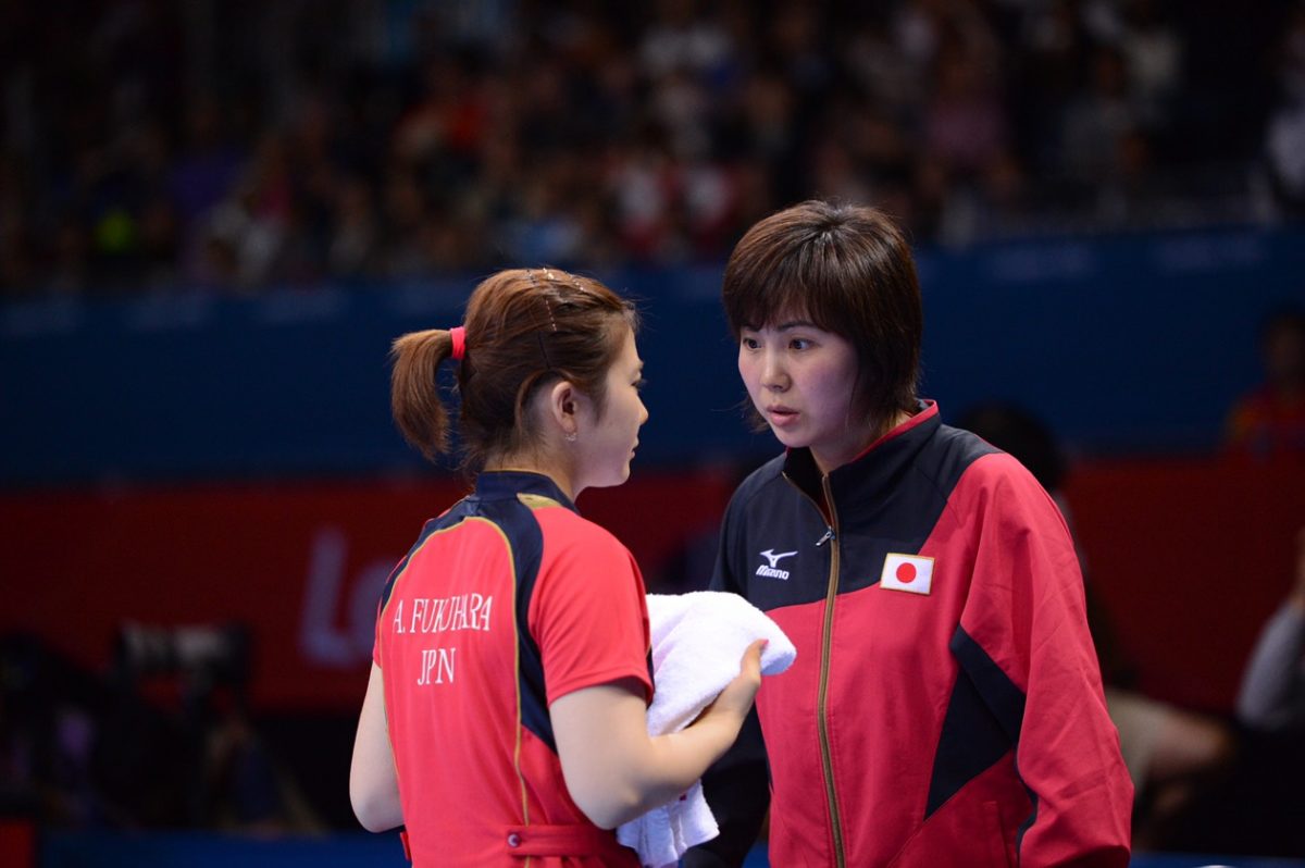 Risa Zhang coaching Ai Fukuhara during competition
