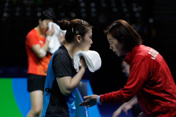 Risa Zhang giving courtside advice