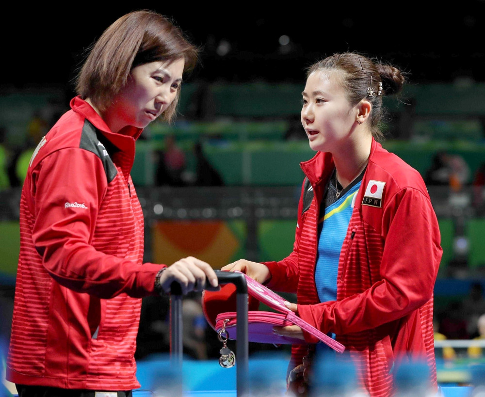 Risa Zhang coaching at an international tournament